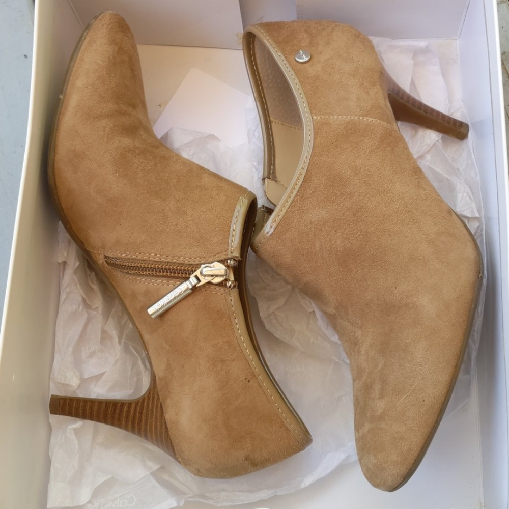 Calvin Klein JENNY Suede Ankle-bootie